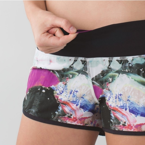 Lululemon Run Speed Shorts *4-way Stretch in Pigment Wave Multi / Black - Picture 2 of 13